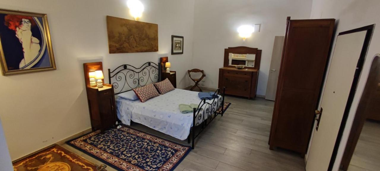 Very Apartment, By Shops, Bars, Restaurants Appartement *