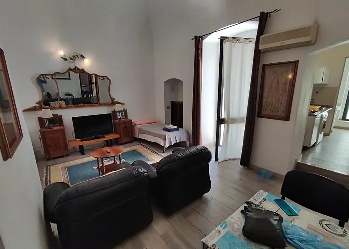 Very Central Apartment, By Shops, Bars, Restaurants